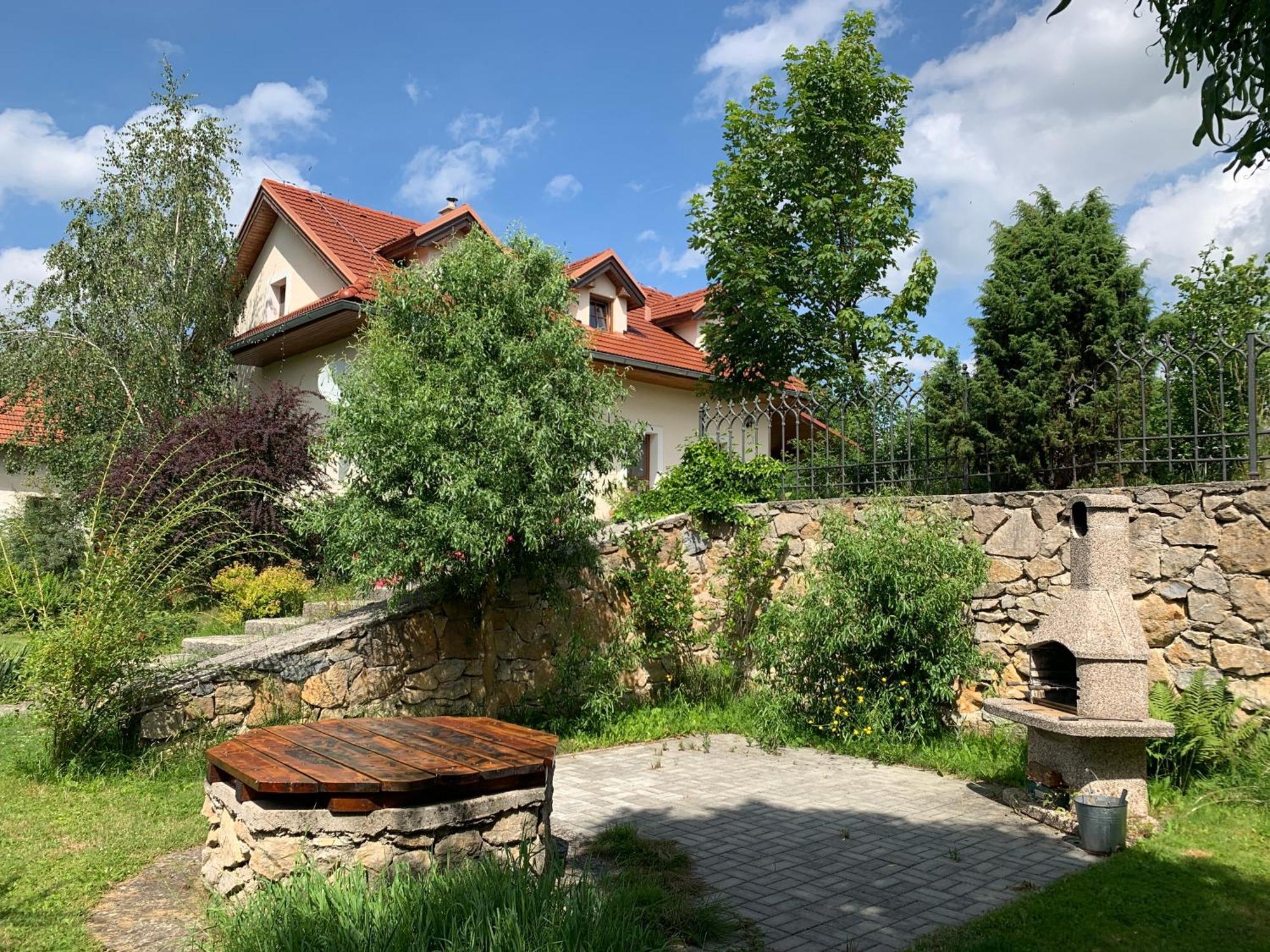 Villa Lypche Besenova Exterior photo